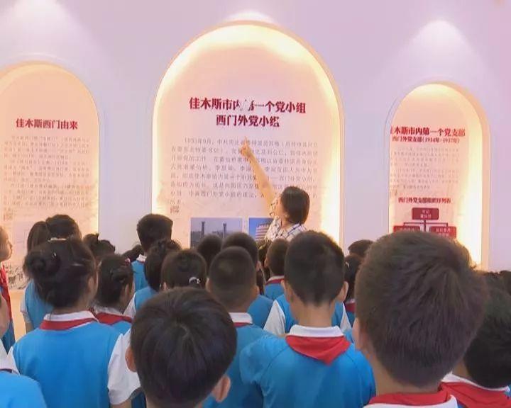 你能接受你的女朋友有异性知己吗？游戏画面